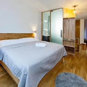 Wolf 3*, Praag Tsjechië