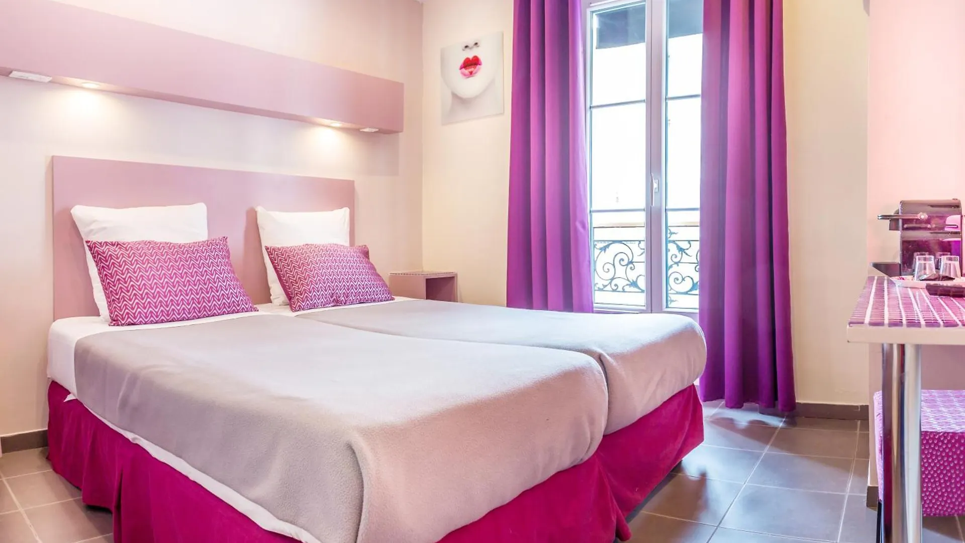 ***  Hotel La Petite Rosa Paris France